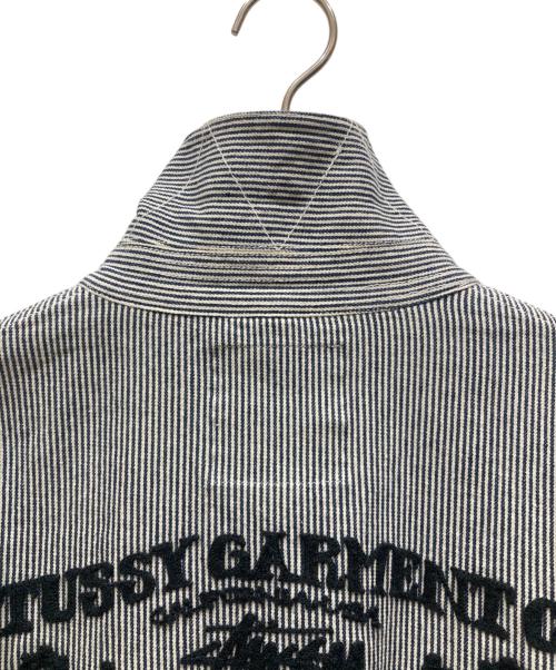 stussy（ステューシー）stussy (ステューシー) 両面刺繍ヒッコリーカバーオール ネイビー×ホワイト サイズ:SIZE Sの古着・服飾アイテム