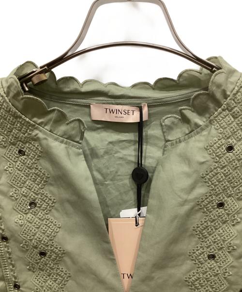 TWINSET（ツインセット）TWINSET (ツインセット) 刺繍ブラウス カーキ サイズ:SIZE 40 未使用品の古着・服飾アイテム