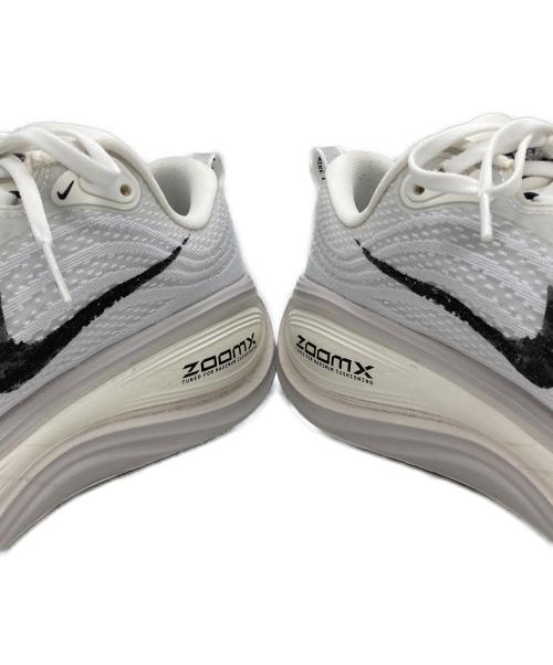 NIKE（ナイキ）NIKE (ナイキ) ローカットスニーカー　Air Zoom Vomero Plus 'Run' ホワイト サイズ:SIZE 27.5cmの古着・服飾アイテム