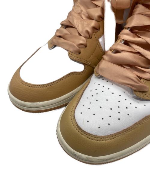 NIKE（ナイキ）NIKE (ナイキ) WMNS AIR JORDAN 1 RETRO HIGH OG PRALINE ベージュ×ホワイト サイズ:28.5の古着・服飾アイテム