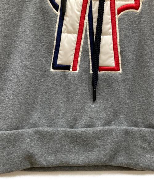 MONCLER（モンクレール）MONCLER (モンクレール) ロゴ刺繍プルオーバーパーカー グレー サイズ:SIZE Sの古着・服飾アイテム