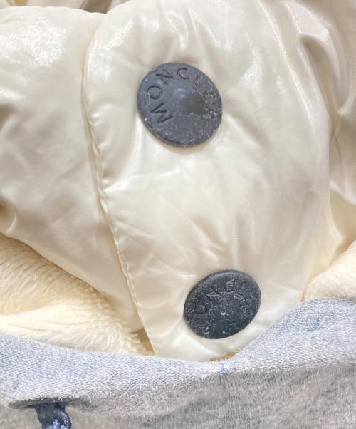 MONCLER（モンクレール）MONCLER (モンクレール) ロゴ刺繍プルオーバーパーカー グレー サイズ:SIZE Sの古着・服飾アイテム