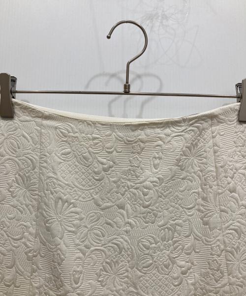 DOLCE & GABBANA（ドルチェ＆ガッバーナ）DOLCE & GABBANA (ドルチェ＆ガッバーナ) エンブロイダリー 刺繍 スカート ホワイト サイズ:SIZE 40の古着・服飾アイテム