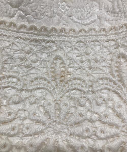 DOLCE & GABBANA（ドルチェ＆ガッバーナ）DOLCE & GABBANA (ドルチェ＆ガッバーナ) エンブロイダリー 刺繍 スカート ホワイト サイズ:SIZE 40の古着・服飾アイテム