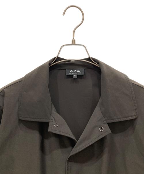A.P.C.（アーペーセー）A.P.C. (アーペーセー) 刺繍コーチジャケット カーキ サイズ:SIZE Mの古着・服飾アイテム