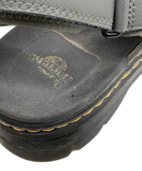 Dr.Martens（ドクターマーチン）Dr.Martens (ドクターマーチン) FORSTER サンダル グレー サイズ:SIZE 27cmの古着・服飾アイテム