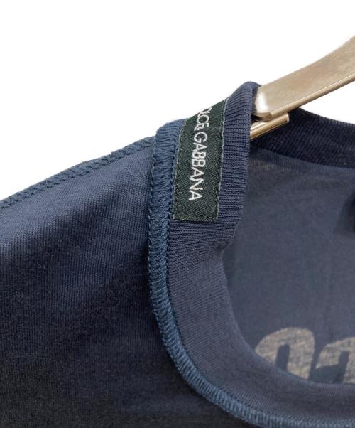 DOLCE & GABBANA（ドルチェ＆ガッバーナ）DOLCE & GABBANA (ドルチェ＆ガッバーナ) Tシャツ ネイビー サイズ:SIZE 50 未使用品の古着・服飾アイテム