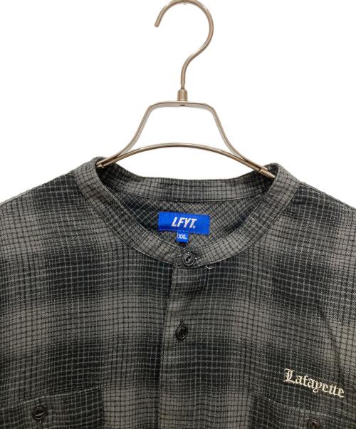 LFYT（エルエフワイティー）LFYT (エルエフワイティー) NEP TWILL CHECK BAND COLLAR SHIRT グレー サイズ:SIZE XXLの古着・服飾アイテム
