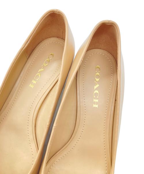 COACH（コーチ）COACH (コーチ) ウィラ パンプス ベージュ サイズ:SIZE 7.5Cの古着・服飾アイテム