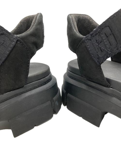 UGG（アグ）UGG (アグ) Snidel (スナイデル) Ashton Ankle ストラップサンダル ブラック サイズ:SIZE 25cmの古着・服飾アイテム