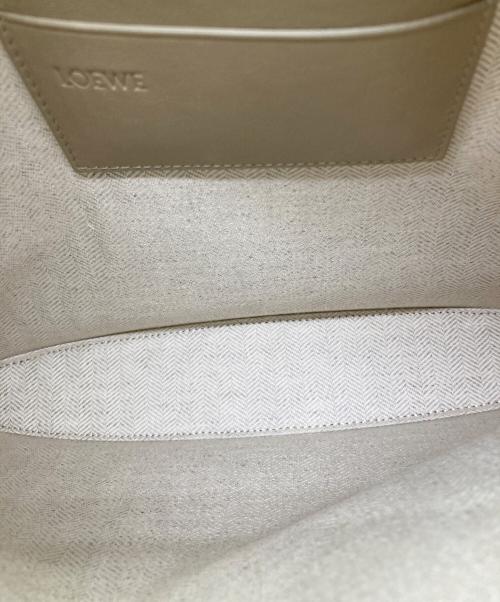 LOEWE（ロエベ）LOEWE (ロエベ) OBLONG POUCH ベージュの古着・服飾アイテム