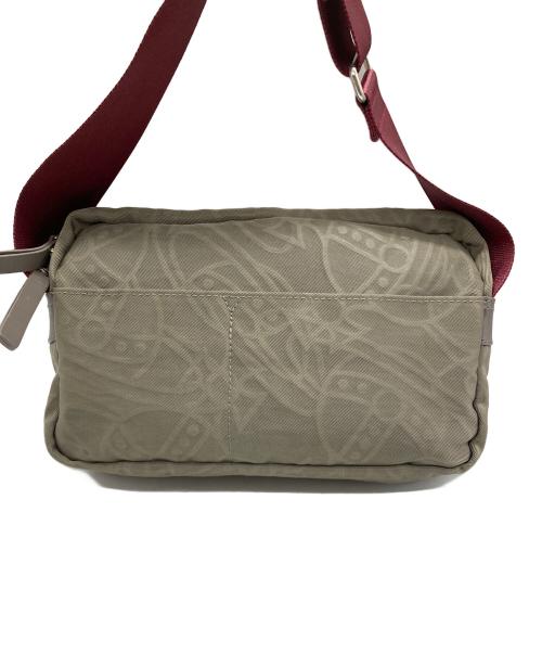 Vivienne Westwood（ヴィヴィアンウエストウッド）Vivienne Westwood (ヴィヴィアンウエストウッド) ORBエンボスクロスボディバッグ グレーの古着・服飾アイテム