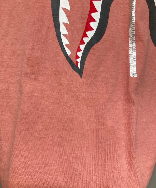 A BATHING APE（アベイシングエイプ）A BATHING APE (アベイシングエイプ) SHARK TEE ピンク サイズ:SIZE Mの古着・服飾アイテム