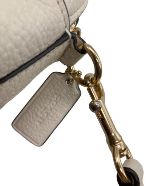 COACH（コーチ）COACH (コーチ) ショルダーバッグ ホワイトの古着・服飾アイテム