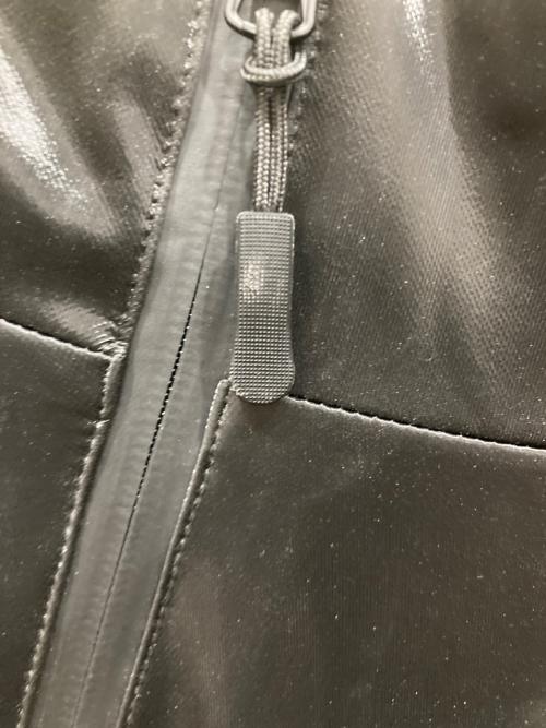 LUCA HAMERS（ルカ・ハマース）LUCA HAMERS (ルカ・ハマース) RECLUSE 3.0 HOODED SHELL VOID HYPERGLOSS ブラック サイズ:SIZE Lの古着・服飾アイテム
