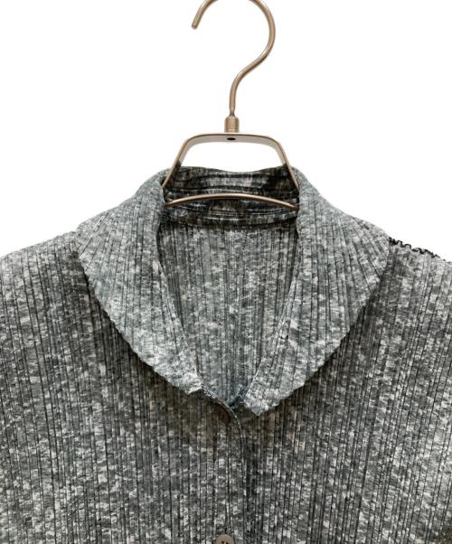 ISSEY MIYAKE（イッセイミヤケ）ISSEY MIYAKE (イッセイミヤケ) 総柄ノースリーブブラウス グレー サイズ:SIZE 3の古着・服飾アイテム