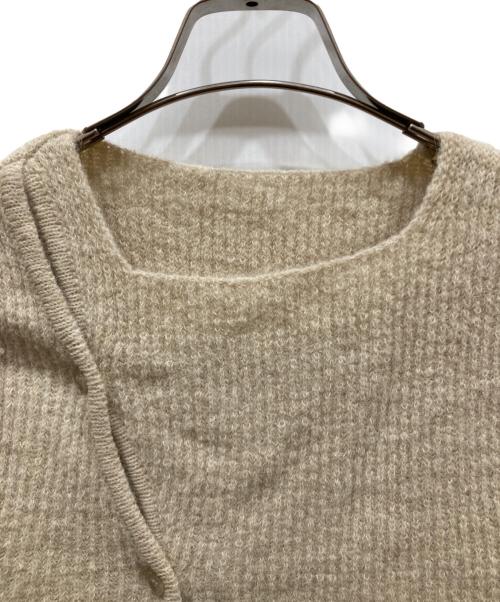 JACQUEMUS LA MAILLE PAU（ジャックムス ラ・マイユ・ポー）JACQUEMUS LA MAILLE PAU (ジャックムス ラ・マイユ・ポー) アシンメトリーニット ベージュ サイズ:SIZE 34の古着・服飾アイテム