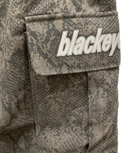 BlackEyePatch（ブラックアイパッチ）BlackEyePatch (ブラックアイパッチ) LOWERCASE LOGO PYTHON CARGO PANTS カーキ サイズ:SIZE XLの古着・服飾アイテム
