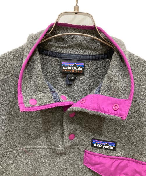 Patagonia（パタゴニア）Patagonia (パタゴニア) W's LW Synch Snap-T P/O グレー×ピンク サイズ:SIZE Sの古着・服飾アイテム