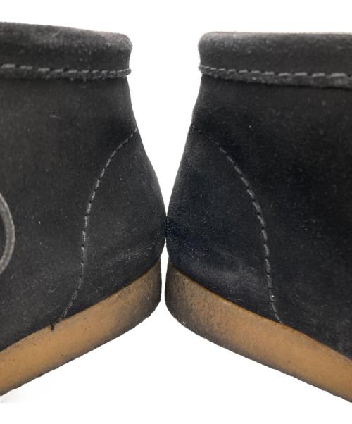 CLARKS（クラークス）CLARKS (クラークス) UNDERCOVER (アンダーカバー) Wallaby Chaos/Balance スエードブーツ ブラック サイズ:SIZE 26.5cmの古着・服飾アイテム