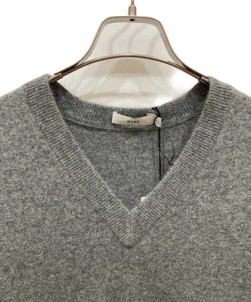 HYKE（ハイク）HYKE (ハイク) RACCOON V-NECK SWEATER グレー サイズ:SIZE 1 未使用品の古着・服飾アイテム