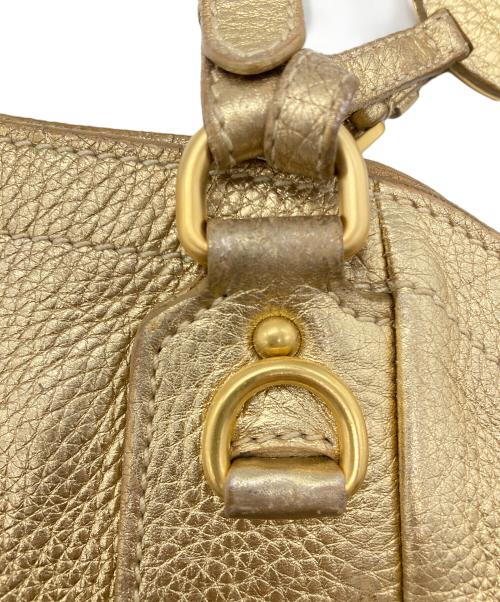PRADA（プラダ）PRADA (プラダ) メタリック加工レザーハンドバッグ ゴールドの古着・服飾アイテム