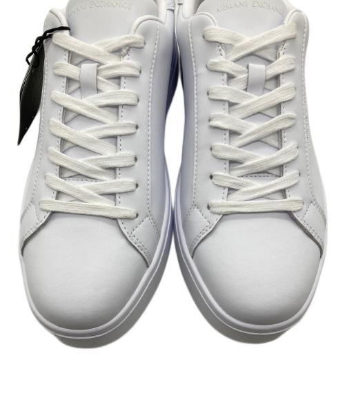 ARMANI EXCHANGE（アルマーニ エクスチェンジ）ARMANI EXCHANGE (アルマーニ エクスチェンジ) AXロゴ レースアップスニーカー ホワイト サイズ:SIZE 42 未使用品の古着・服飾アイテム