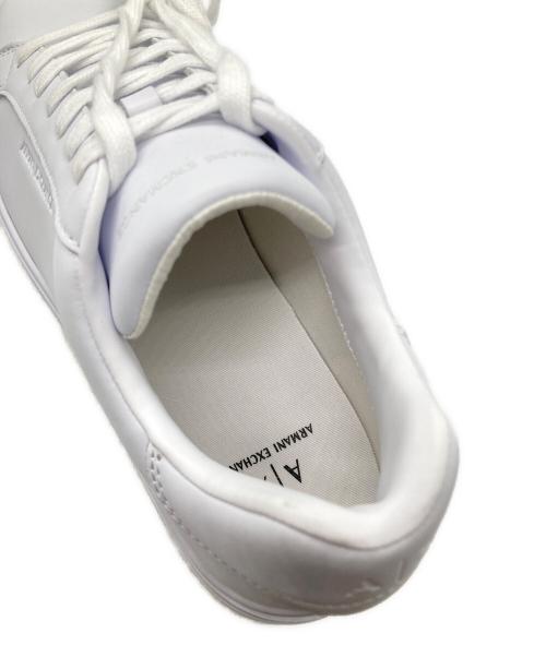 ARMANI EXCHANGE（アルマーニ エクスチェンジ）ARMANI EXCHANGE (アルマーニ エクスチェンジ) AXロゴ レースアップスニーカー ホワイト サイズ:SIZE 42 未使用品の古着・服飾アイテム