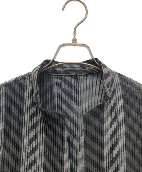 ISSEY MIYAKE（イッセイミヤケ）ISSEY MIYAKE (イッセイミヤケ) 総柄プリーツジャケット ブラック サイズ:SIZE 3の古着・服飾アイテム