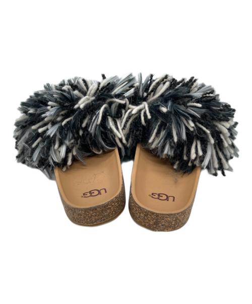UGG（アグ）UGG (アグ) シンディフラットサンダル ブラック×ブラウン サイズ:22の古着・服飾アイテム