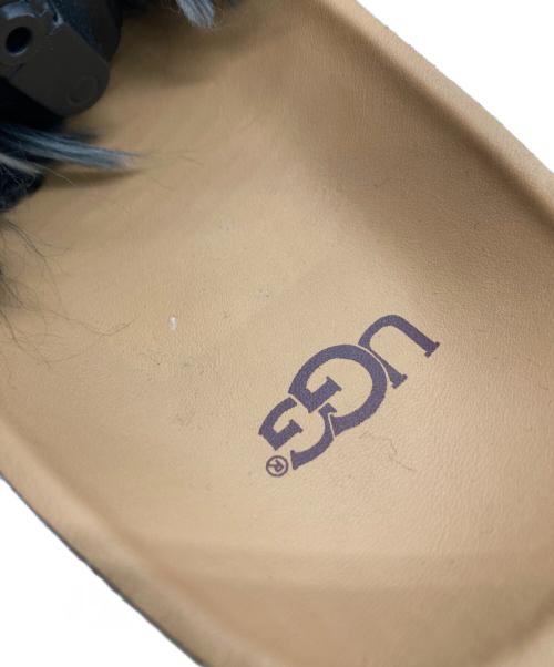 UGG（アグ）UGG (アグ) シンディフラットサンダル ブラック×ブラウン サイズ:22の古着・服飾アイテム