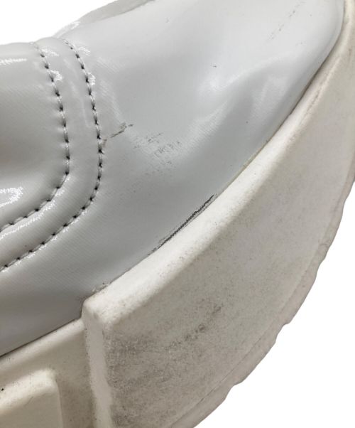 MM6 Maison Margiela（エムエムシックスメゾンマルジェラ）MM6 Maison Margiela (エムエムシックス メゾンマルジェラ) ホワイトチャンキースリッポン ホワイト サイズ:37の古着・服飾アイテム