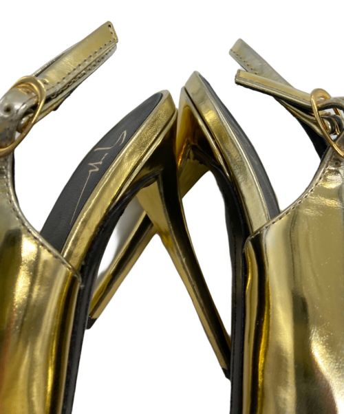 GIUSEPPE ZANOTTI（ジュゼッペザノッティ）GIUSEPPE ZANOTTI (ジュゼッペザノッティ) ポインテッドトゥハイヒールパンプス ゴールド サイズ:-の古着・服飾アイテム