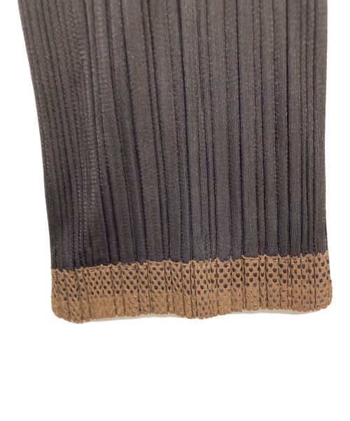 PLEATS PLEASE（プリーツプリーズ）PLEATS PLEASE (プリーツプリーズ) ナンバリングプリーツパーカー ブラウン サイズ:3の古着・服飾アイテム