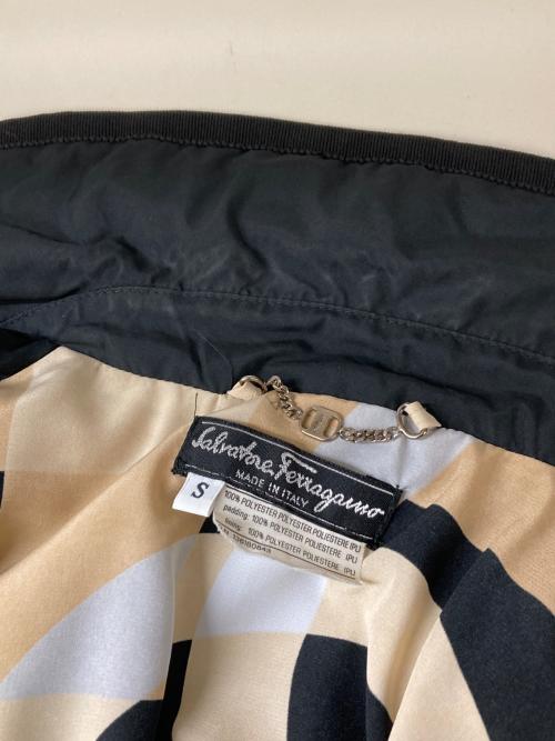 Salvatore Ferragamo（サルヴァトーレ フェラガモ）Salvatore Ferragamo (サルヴァトーレ フェラガモ) キルティングコート/中綿コート ブラック サイズ:Sの古着・服飾アイテム