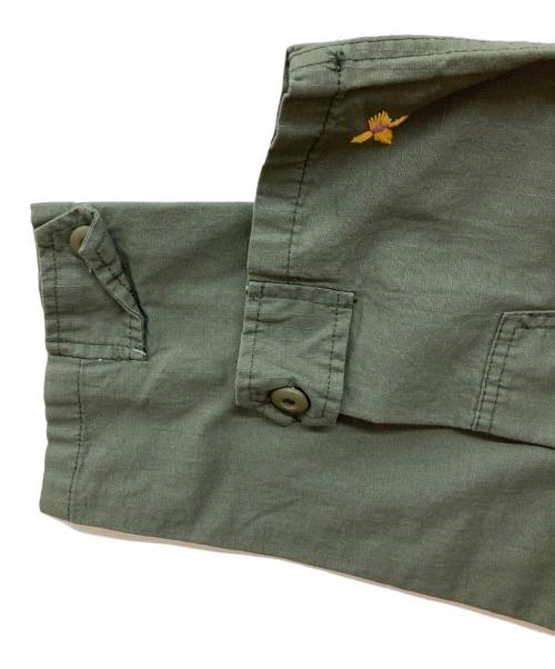 THRIFTY LOOK（スリフティールック）THRIFTY LOOK (スリフティールック) エンブロイダリー シャツ/ミリタリーシャツ/1611-499-2373-6700/刺繍/花/フラワー オリーブ サイズ:S 未使用品の古着・服飾アイテム