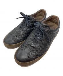 BOTTEGA VENETA（ボッテガベネタ）の古着「イントレチャートローカットスニーカー」｜ブラック