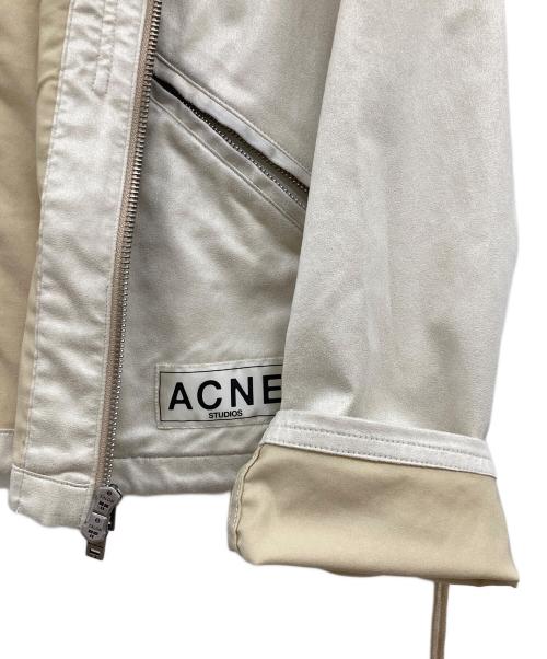 Acne studios（アクネ ストゥディオス）Acne studios (アクネ ストゥディオス) ワッペン刺繍ジップアップブルゾン/FN-MN-OUTW001046/ﾌﾞﾙｿﾞﾝ/スエード調ﾌﾞﾙｿﾞﾝ アイボリー サイズ:44の古着・服飾アイテム