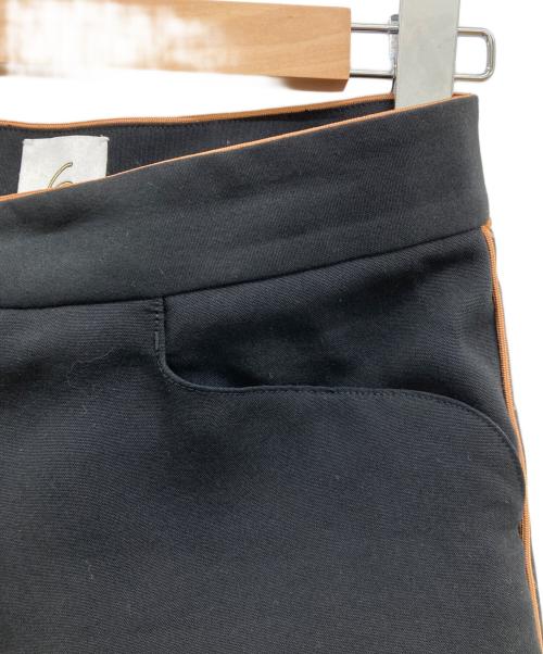 6(ROKU) BEAUTY&YOUTH（ロク ビューティーアンドユース）6(ROKU) BEAUTY&YOUTH (ロク ビューティーアンドユース) PIPING PANTS/パンツ/8614-202-0211 ブラック サイズ:38の古着・服飾アイテム