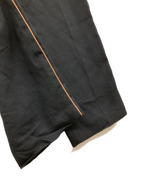 6(ROKU) BEAUTY&YOUTH（ロク ビューティーアンドユース）6(ROKU) BEAUTY&YOUTH (ロク ビューティーアンドユース) PIPING PANTS/パンツ/8614-202-0211 ブラック サイズ:38の古着・服飾アイテム