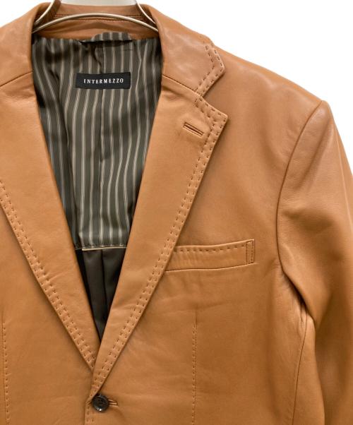 INTERMEZZO（インターメッツォ）INTERMEZZO (インターメッツォ) ラムレザーテーラードジャケット/ﾃｰﾗｰﾄﾞｼﾞｬｹｯﾄ/レザージャケット ベージュ サイズ:Ⅿの古着・服飾アイテム