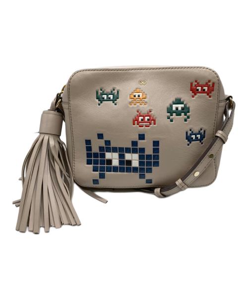 ANYA HINDMARCH（アニヤ・ハインドマーチ）ANYA HINDMARCH (アニヤハインドマーチ) ペースインベーダー ショルダーバッグ/ショルダーポーチ ベージュの古着・服飾アイテム