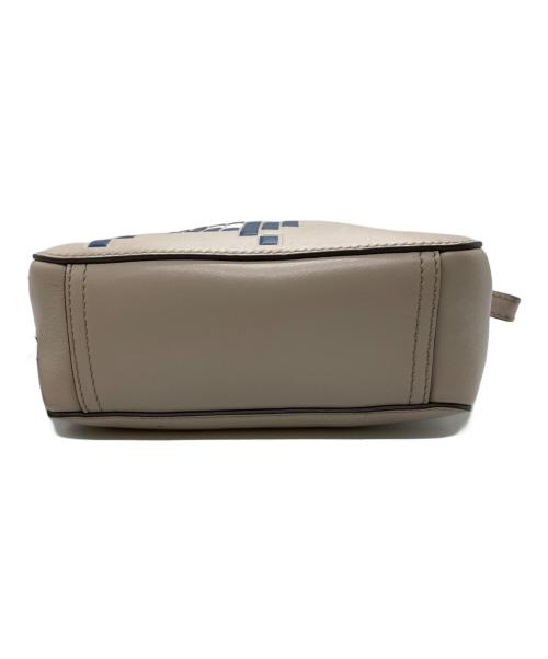 ANYA HINDMARCH（アニヤ・ハインドマーチ）ANYA HINDMARCH (アニヤハインドマーチ) ペースインベーダー ショルダーバッグ/ショルダーポーチ ベージュの古着・服飾アイテム