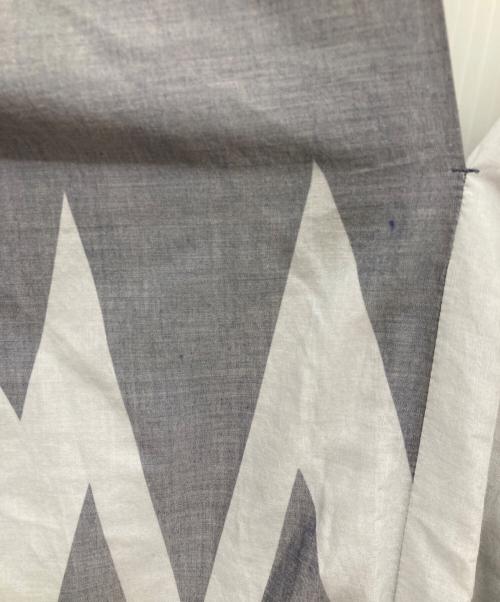 me ISSEY MIYAKE（ミーイッセイ ミヤケ）me ISSEY MIYAKE (ミーイッセイ ミヤケ) CAULIFLOWER ドッキング シェブロン柄ブラウス グレー サイズ:FREEの古着・服飾アイテム