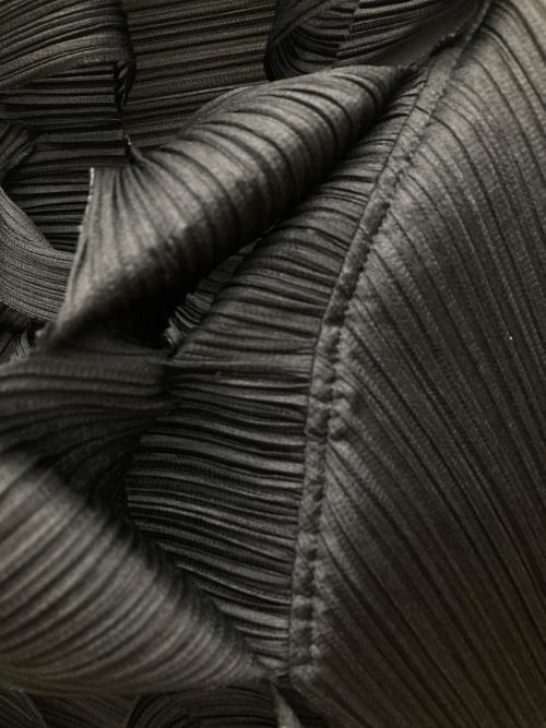 PLEATS PLEASE（プリーツプリーズ）PLEATS PLEASE (プリーツプリーズ) ロール加工プリーツボレロカーディガン ブラック サイズ:FREEの古着・服飾アイテム