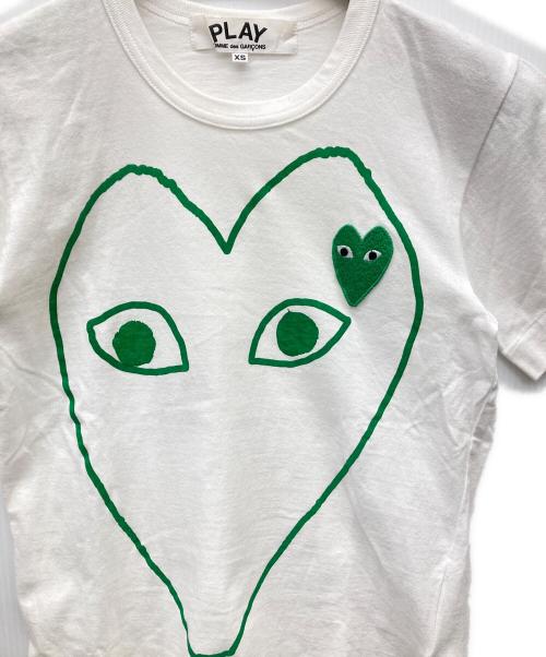 PLAY COMME des GARCONS（プレイコムデギャルソン）PLAY COMME des GARCONS (プレイコムデギャルソン) ロゴTシャツ ホワイト×グリーン サイズ:XSの古着・服飾アイテム