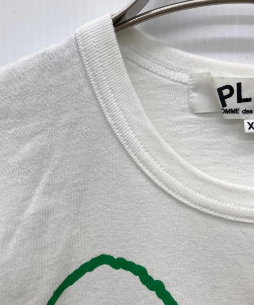 PLAY COMME des GARCONS（プレイコムデギャルソン）PLAY COMME des GARCONS (プレイコムデギャルソン) ロゴTシャツ ホワイト×グリーン サイズ:XSの古着・服飾アイテム