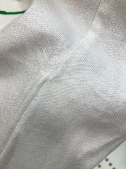 PLAY COMME des GARCONS（プレイコムデギャルソン）PLAY COMME des GARCONS (プレイコムデギャルソン) ロゴTシャツ ホワイト×グリーン サイズ:XSの古着・服飾アイテム