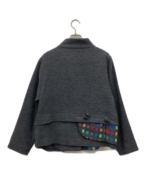 慈雨（ジウ）慈雨 (ジウ) アシンメトリースクエア刺繍ウールジャケット グレー サイズ:40の古着・服飾アイテム