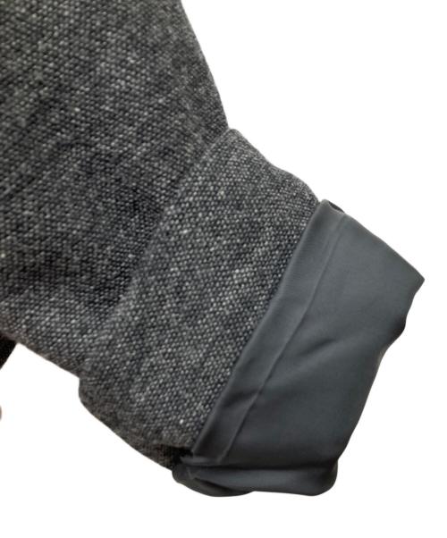 慈雨（ジウ）慈雨 (ジウ) アシンメトリースクエア刺繍ウールジャケット グレー サイズ:40の古着・服飾アイテム